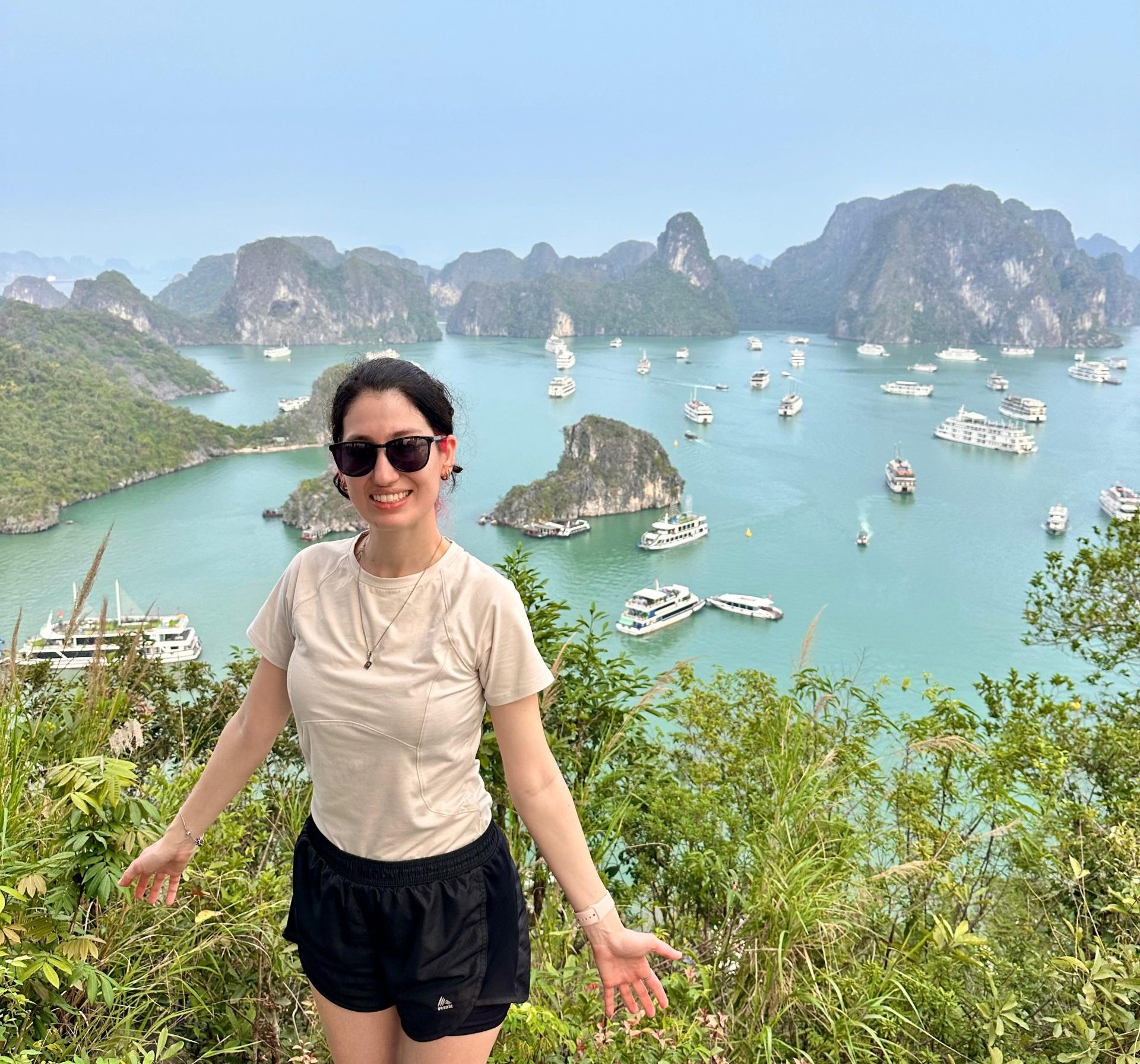 Passeio de Um Dia por Halong Bay: Natureza e Aventura no Vietnã